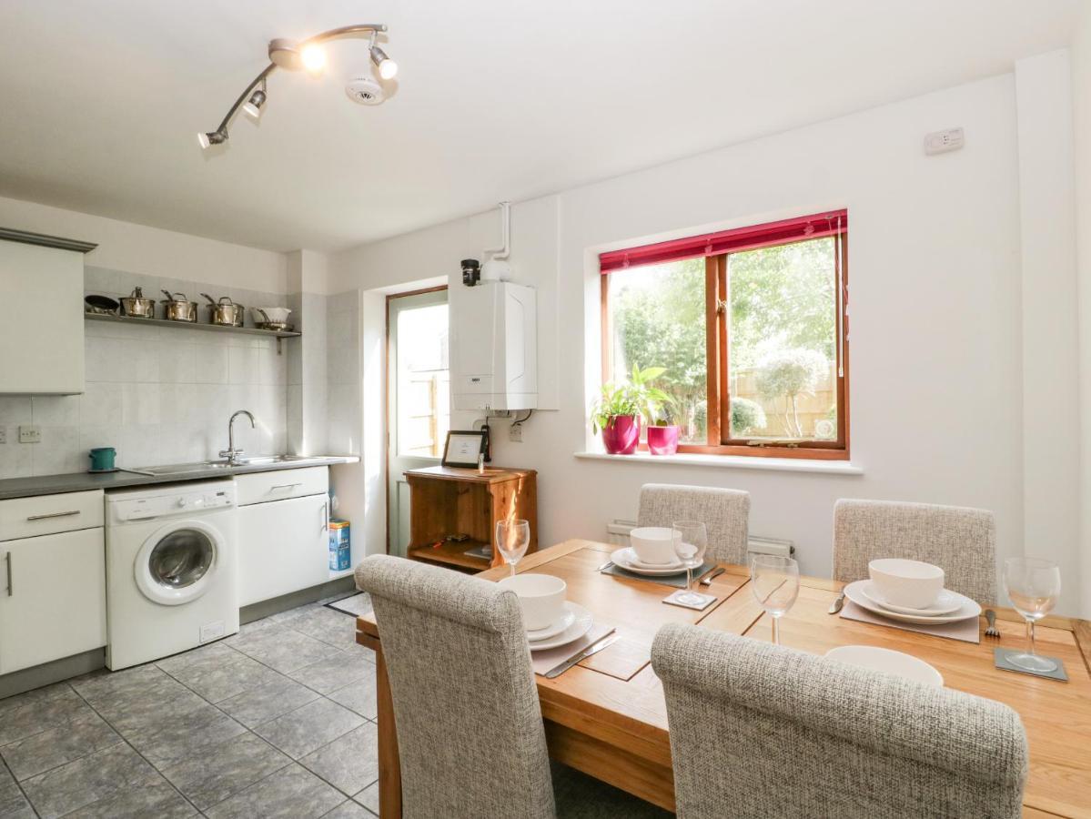 16 Mythern Meadow Bradford-On-Avon Exterior photo